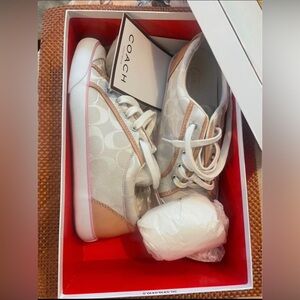 Coach women size 8 shoe